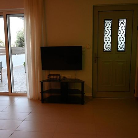 Evita'S Guesthouse Agia Marina Mikrolimanou Экстерьер фото